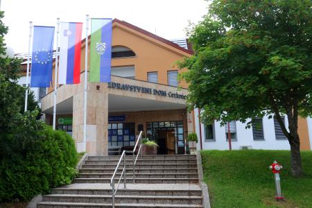 NAPIS ZDRAVSTVENI DOM CERKNICA 04 FOTO LJUBO VUKELIČ